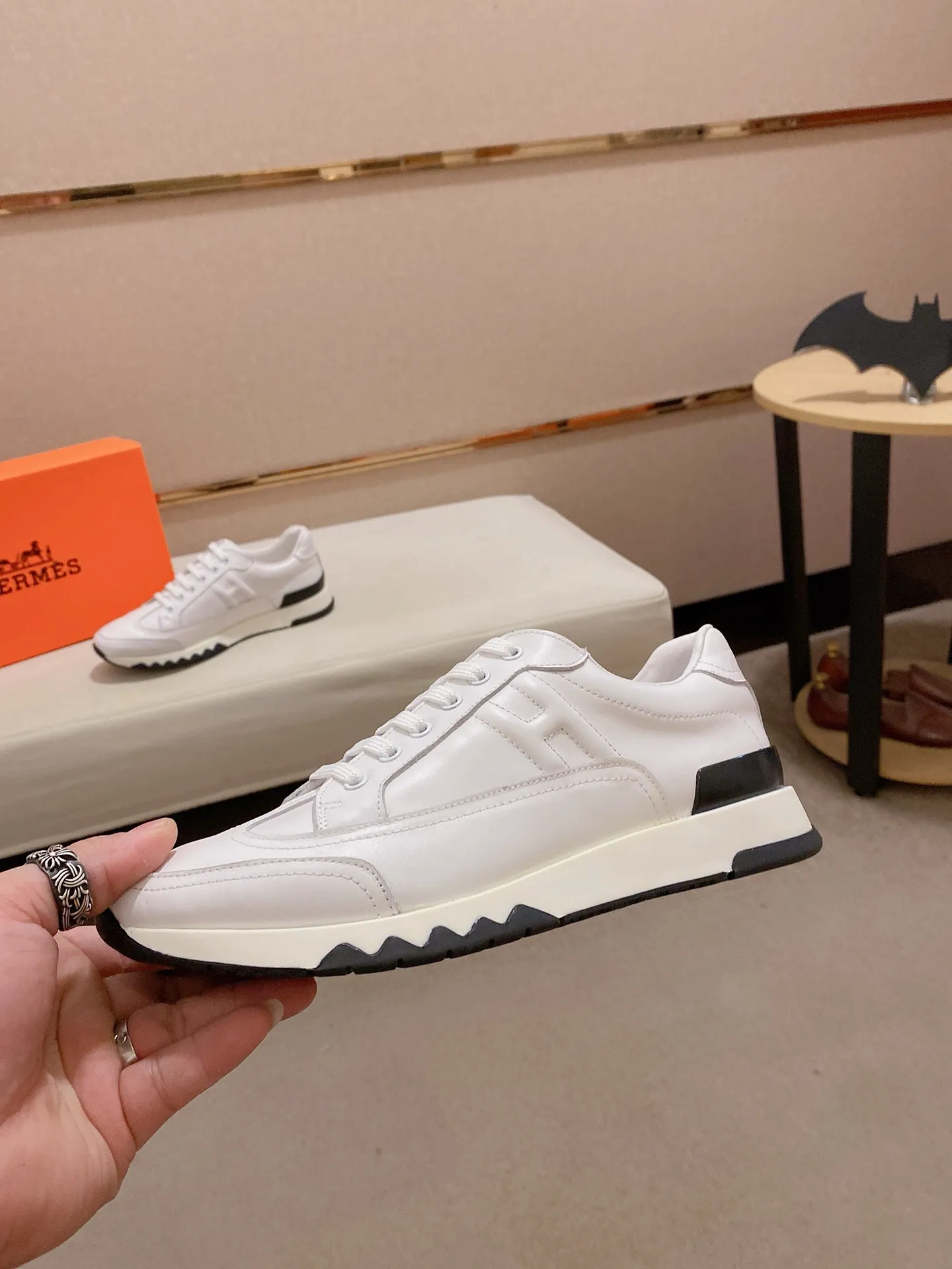 Ex-factory price: 500💰《HERMES》【Classic original single version】Hermès; top 🔝purchasing agent🔍🔍men's latest 🇺🇸sold simultaneously, original imported from Italy ▲▲first-layer cowhide ▲▲ (high-end, nobility and class) ) Exquisite workmanship (Italian 🇮🇹 imported water-dyed 🐂 cowhide lining) sole: original sole provided by the original factory, ⚠️exclusive double-layer activity·TPR·rubber·combined molded outsole; super comfortable·wear-resistant·non-slip·environmental protection The real thing is more beautiful when photographed in kind (high quality, following orders), you can come in and out at will * Number of yards: 38·39·40·41·42·43·44# (can be customized 45.)